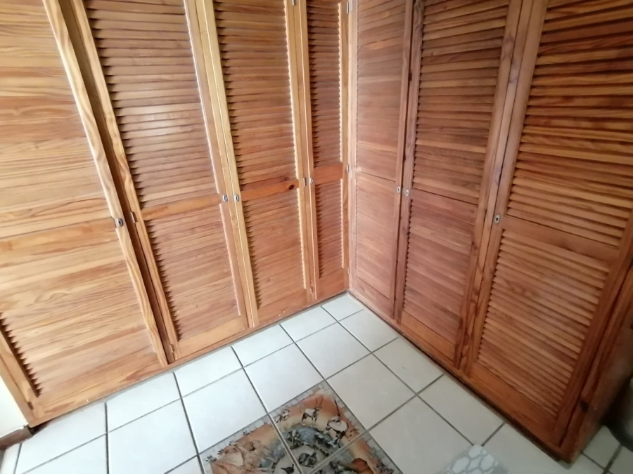 5 Bedroom Property for Sale in Fichardt Park Free State